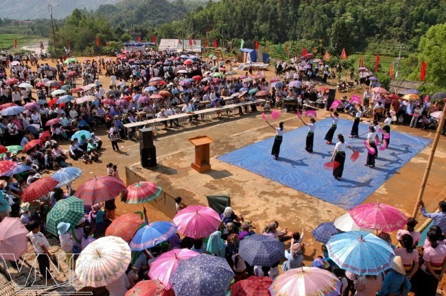 Con ball throwing among the ethnic Thai  - ảnh 3